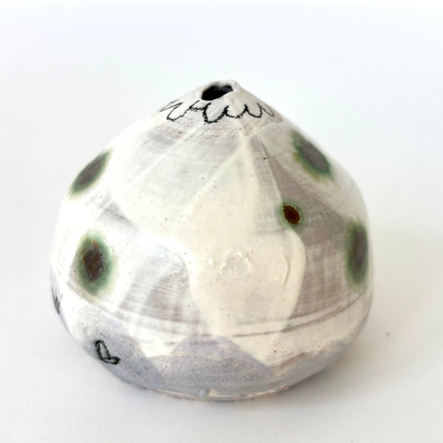 green dot daisy capsule