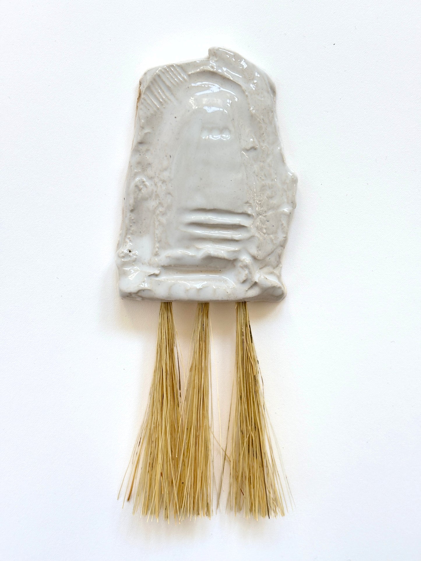 Artifact brush gloss white