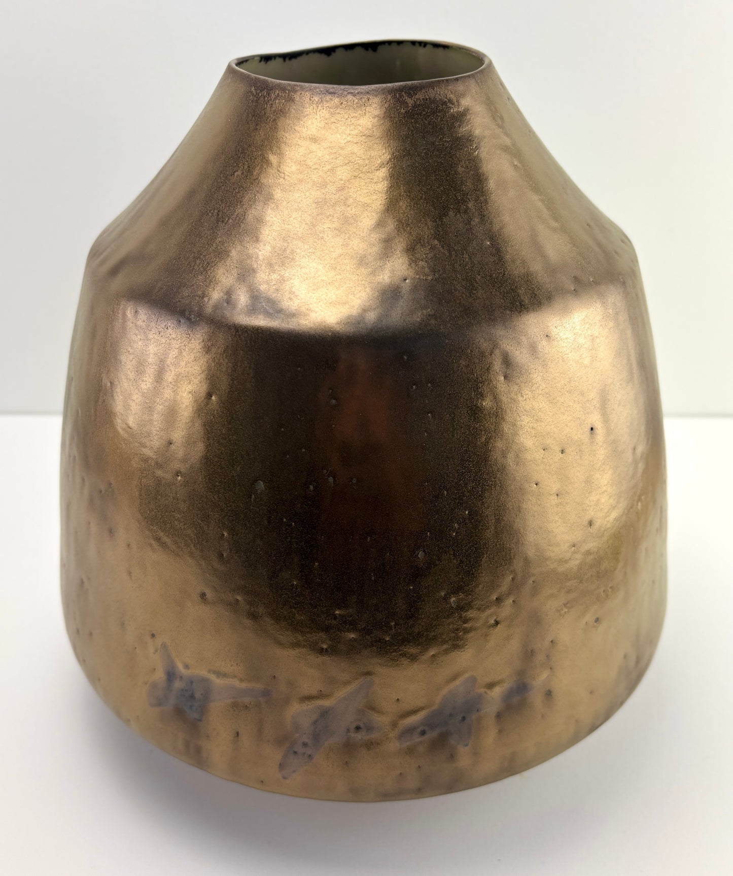 Petrichor large, wide neck vessel