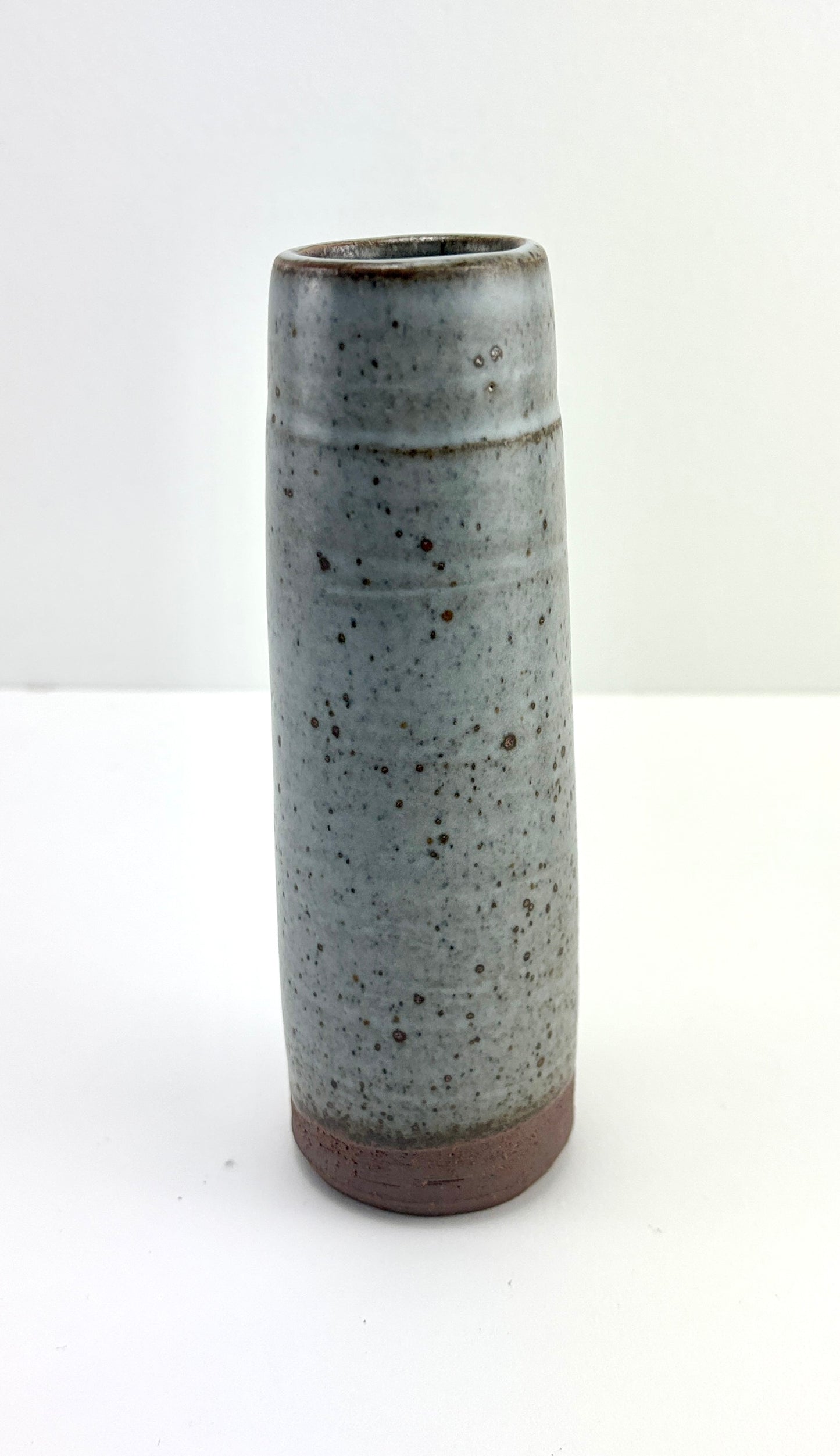 Slim dark clay rim vase 1, Haze