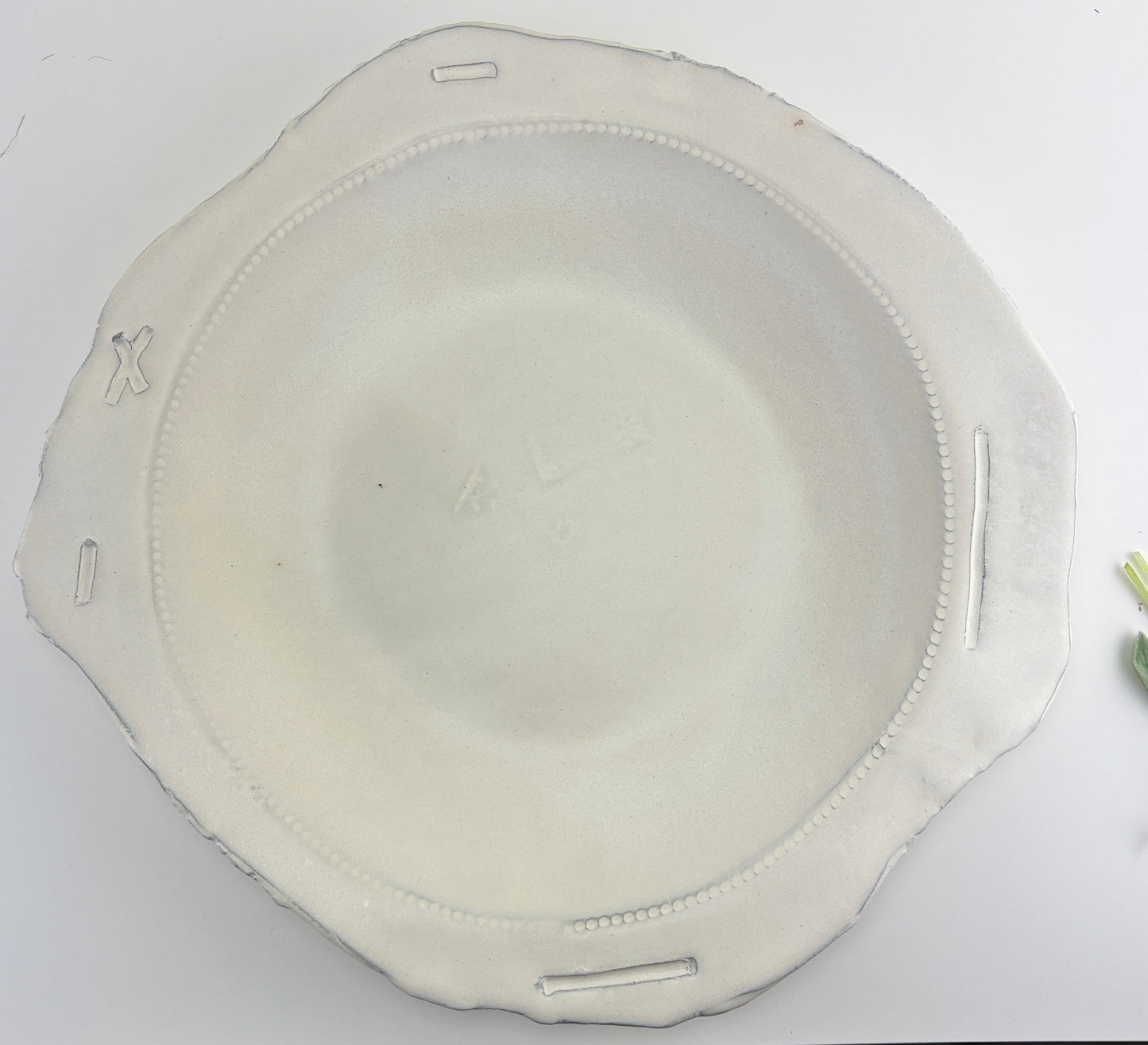 Spacious bowl 2 Cumulus white Xs and dashes