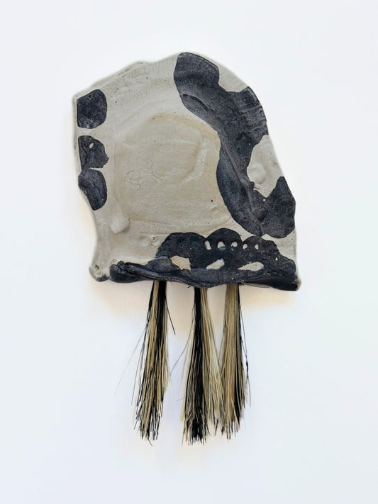 Artifact brush dusty black and white